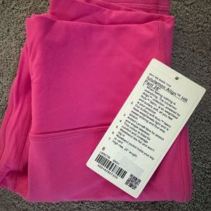 New with tags Pink lululemon align leggings. High rise 28 inch length size 6